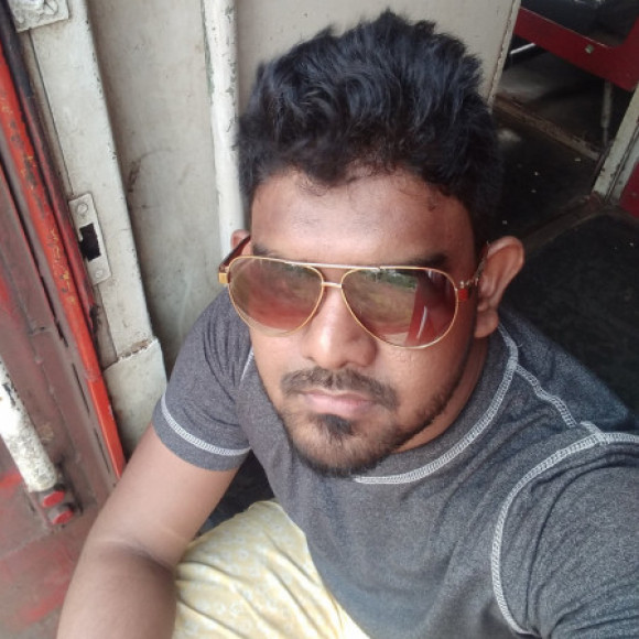 Profile picture of Ravin Liyanaarachchi