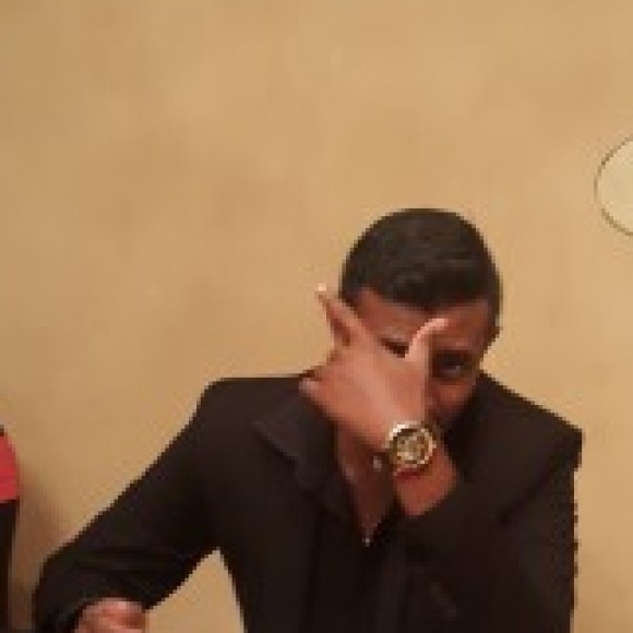 Profile picture of roshen kapila